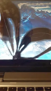 Notebook HP 360 com tela quebrada (manchas negras)