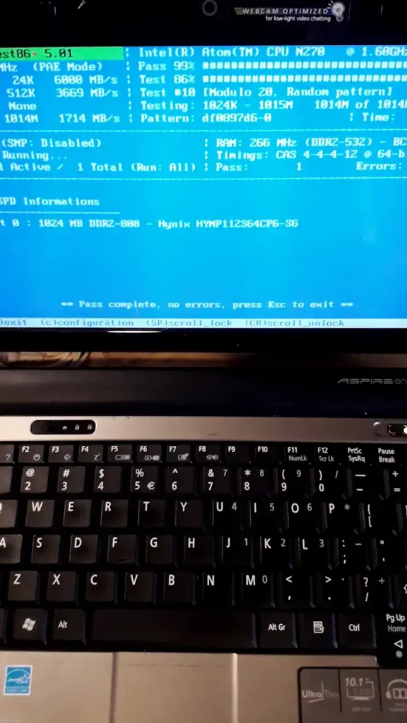 Notebook Acer Aspire em teste de RAM