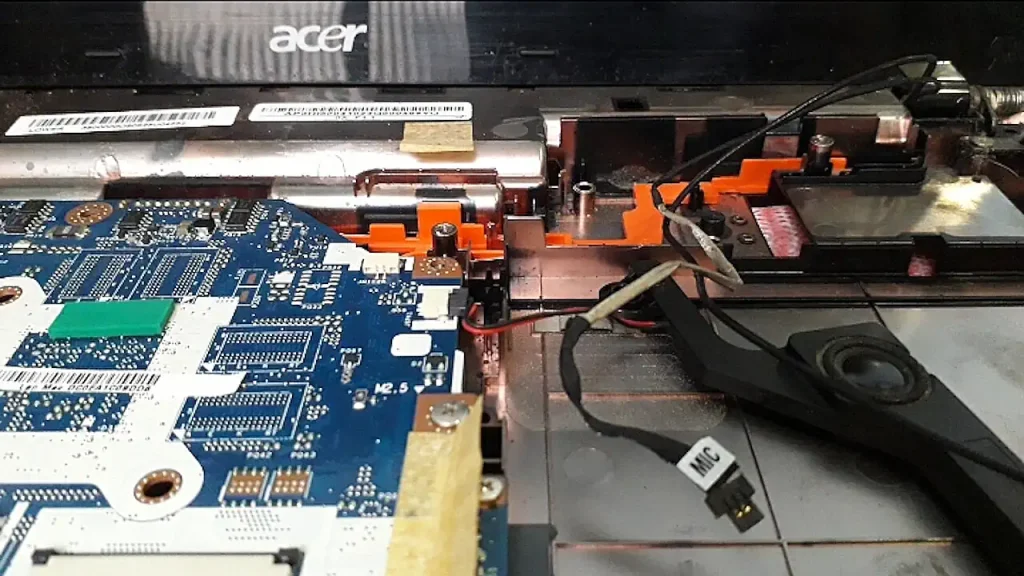 Notebook Acer aberto