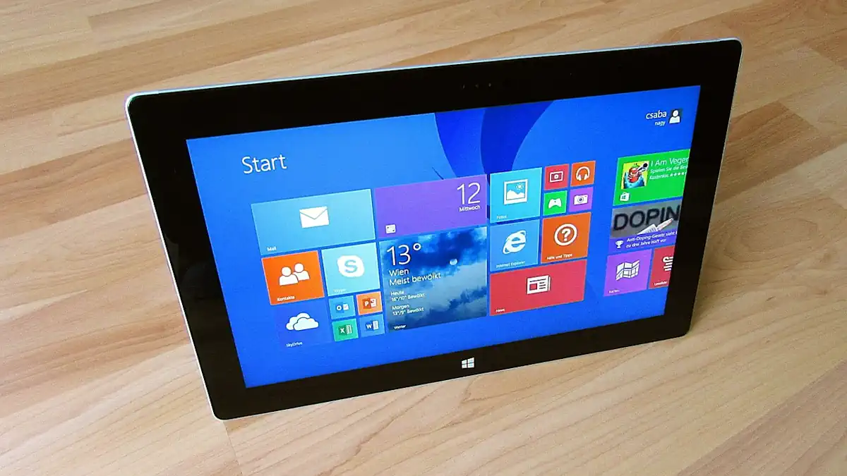 Sistema operacional Windows da Microsoft inicializando normalmente em um tablet
